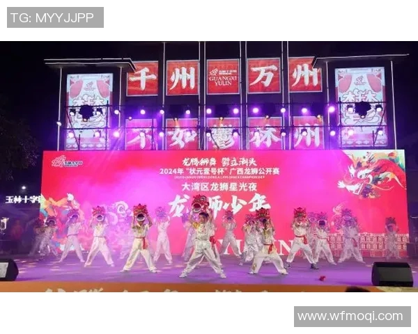 足球明星惊叹中国舞狮表演展现传统文化魅力与激情碰撞